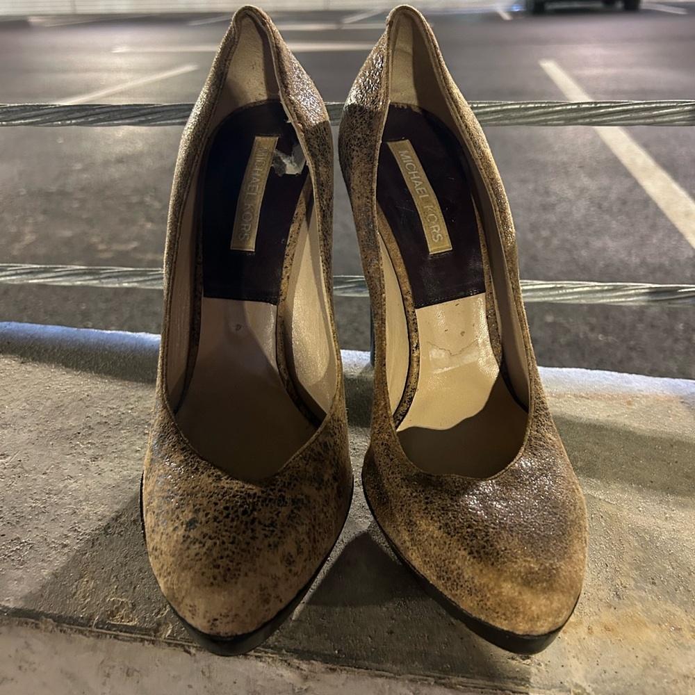 Michael Kors Tan Textured Heels - Picture 2 of 8